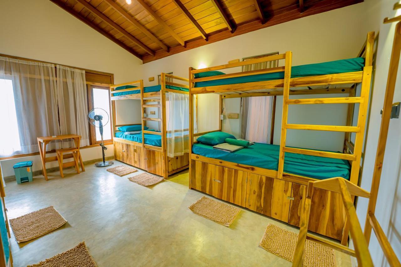 Sixth Sense Hostel Unawatuna Exterior photo